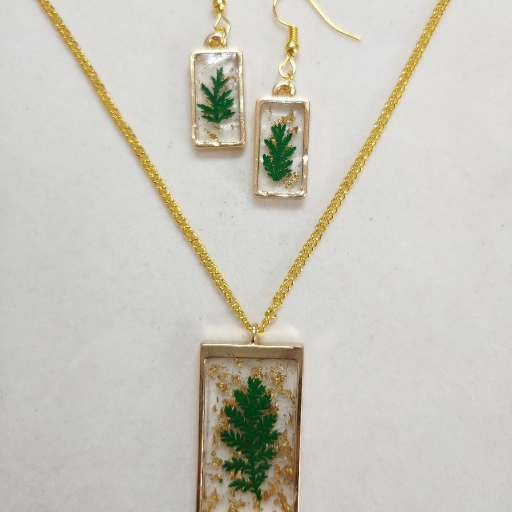Necklace & Earring Set Gold Rectangle w/ Green Lea